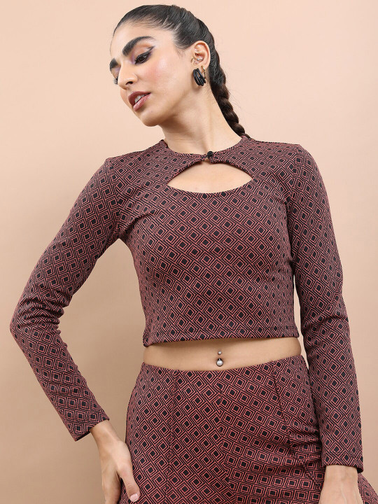 Tokyo Talkies - Keyhole Neck Geometric Printed Crop Fitted Top