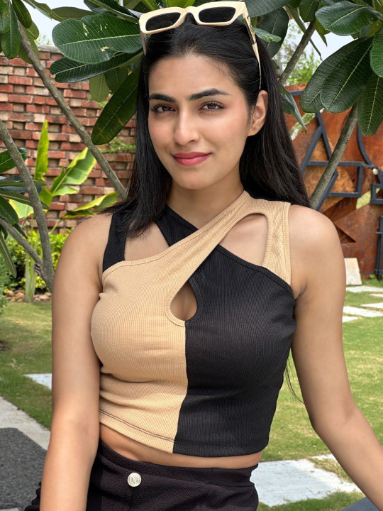 BAESD - Keyhole Neck Crop Top