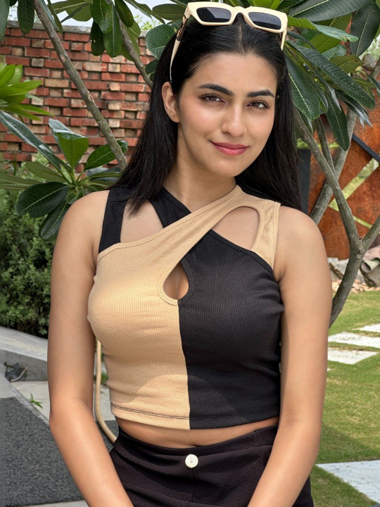 BAESD - Keyhole Neck Crop Top