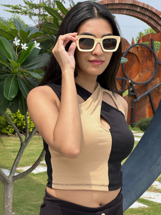 BAESD - Keyhole Neck Crop Top