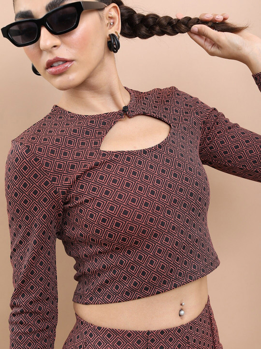 Tokyo Talkies - Keyhole Neck Geometric Printed Crop Fitted Top